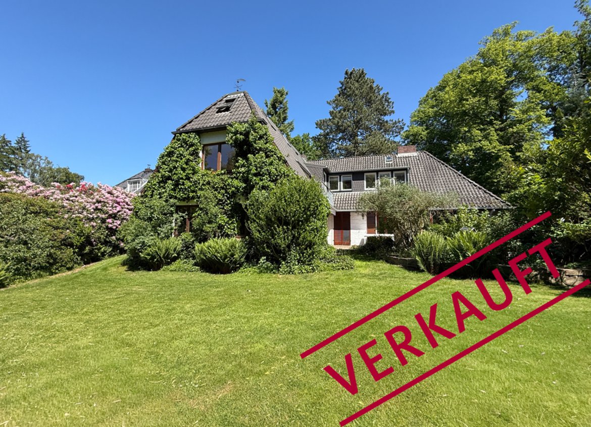 VERKAUFT: Aufstockung denkbar: Herrliches Grundstück mit großem Haus in Villenlage von Blankenese