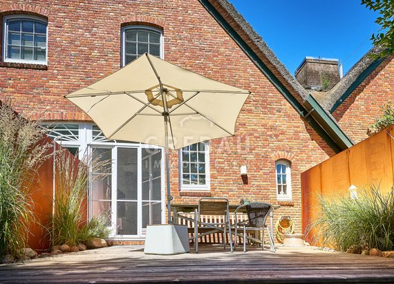 RESERVIERT: Idylle unter Reet! Modernes und top-gepflegtes Mittelreihenhaus in stadtnaher Hofanlage