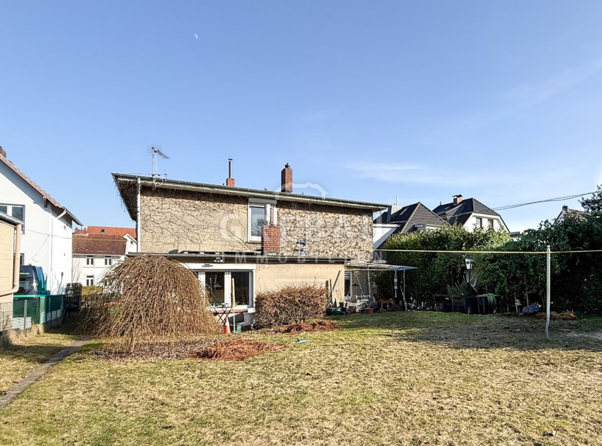 Ihr (Bau-)Platz? Einfamilienhaus auf großem Grundstück in Südwest-Lage