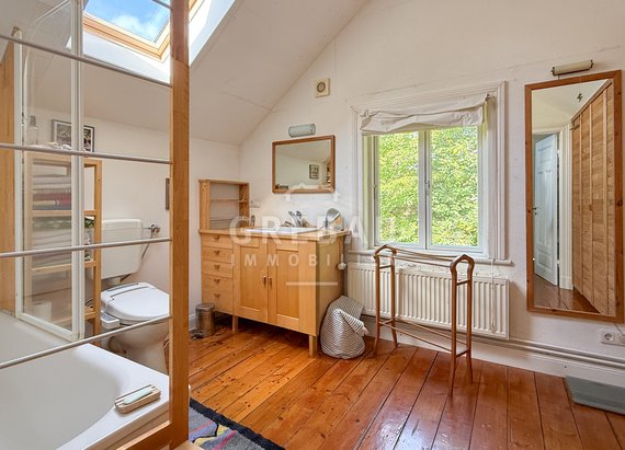 Altbau mit Stil und Charme: Zweifamilienhaus in bester Lage von Groß Flottbek
