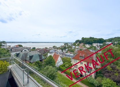 VERKAUFT: Mittendrin mit Elbblick, Balkon, Garage: Große 4-5-Zimmer-Wohnung im Blankeneser Zentrum