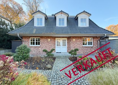 VERKAUFT: Schmuckstück im Grünen: Top-gepflegte Familienvilla m. herrlichem Garten u. Doppelgarage