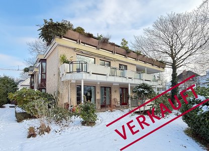 VERKAUFT: 3-4-Zi.-Penthousewohnung mit Aufzug und 2 PKW-Stellplätzen im Blankeneser Zentrum