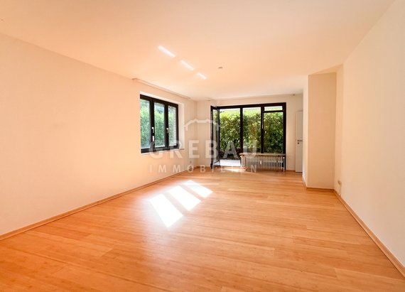 4-Zimmer-Wohnung im Erdgeschoss mit zwei Terrassen und einem PKW-Stellplatz