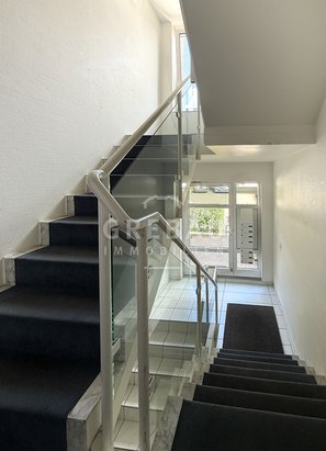 Gepflegte 2,5-Zimmer-Maisonettewohnung im Dachgeschoss mit
TG-Stellplatz in Schenefeld