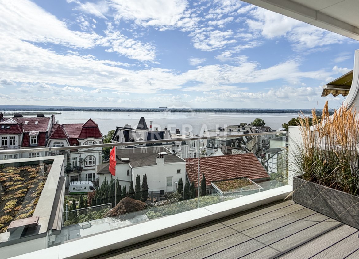 Im Herzen von Blankenese:  3-Zimmer-Maisonette-Wohnung mit Elbblick, Süd-Balkon und PKW-Stellplatz