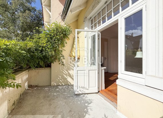 Altbau mit Stil und Charme: Zweifamilienhaus in bester Lage von Groß Flottbek