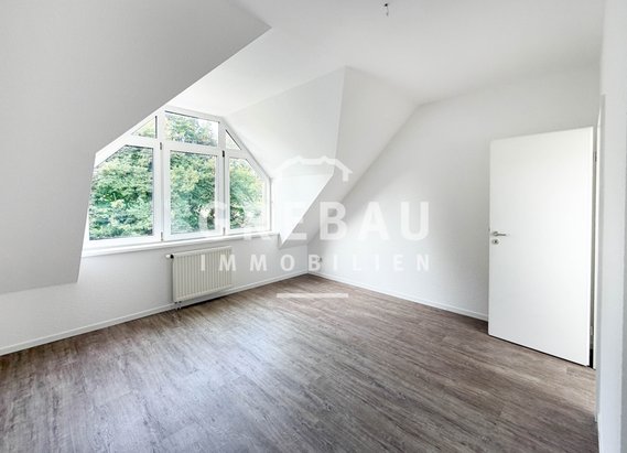 Gepflegte 2,5-Zimmer-Maisonettewohnung im Dachgeschoss mit TG-Stellplatz in Schenefeld