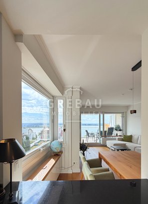 Im Herzen von Blankenese:  3-Zimmer-Maisonette-Wohnung mit Elbblick, Süd-Balkon und PKW-Stellplatz