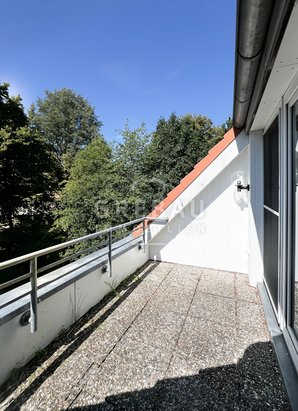 Gepflegte 2,5-Zimmer-Maisonettewohnung im Dachgeschoss mit
TG-Stellplatz in Schenefeld