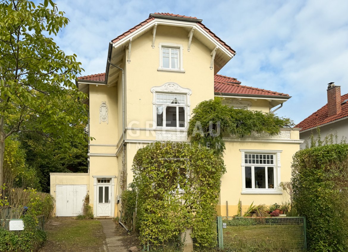 Altbau mit Stil und Charme: Zweifamilienhaus in bester Lage von Groß Flottbek