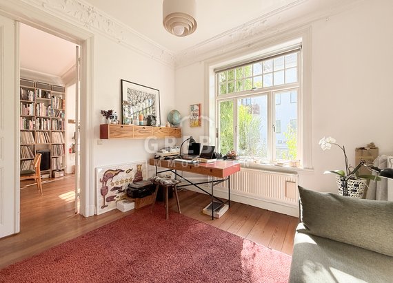 Altbau mit Stil und Charme: Zweifamilienhaus in bester Lage von Groß Flottbek