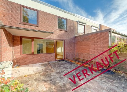 VERKAUFT: Modernisierungsbedürftiges Mittelreihenhaus in ruhiger, naturnaher Lage