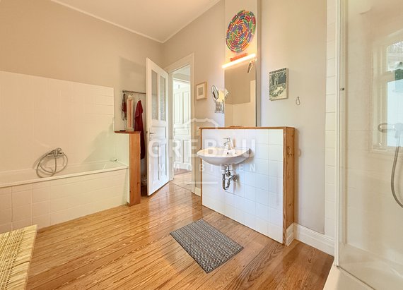 Altbau mit Stil und Charme: Zweifamilienhaus in bester Lage von Groß Flottbek
