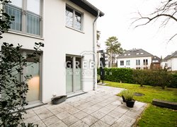 VERMIETET: Modernes 5-Zimmer Endreihenhaus mit Terrasse, Garten und Tiefgarage