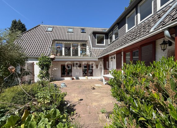 Aufstockung denkbar: Herrliches Grundstück mit großem Haus in bester Villenlage von Blankenese