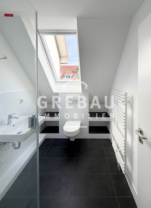 Gepflegte 2,5-Zimmer-Maisonettewohnung im Dachgeschoss mit TG-Stellplatz in Schenefeld