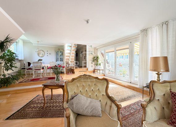Aufstockung denkbar: Herrliches Grundstück mit großem Haus in bester Villenlage von Blankenese