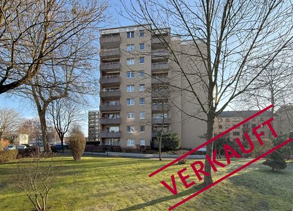 VERKAUFT: Freie Lieferung: 2-Zi.-Wohnung mit Balkon, Aufzug und TG-Stellplatz nahe der FHH Wedel