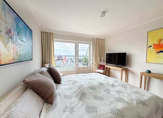 Im Herzen von Blankenese:  3-Zimmer-Maisonette-Wohnung mit Elbblick, Süd-Balkon und PKW-Stellplatz