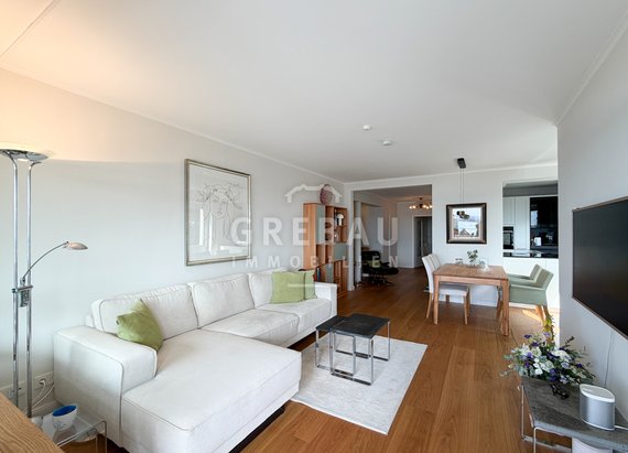 Im Herzen von Blankenese:  3-Zimmer-Maisonette-Wohnung mit Elbblick, Süd-Balkon und PKW-Stellplatz