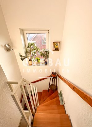 Vermietete 2-Zimmer-Wohnung im Dachgeschoss über zwei Ebenen mit TG-Stellplatz in Schenefeld