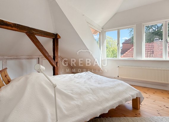 Altbau mit Stil und Charme: Zweifamilienhaus in bester Lage von Groß Flottbek
