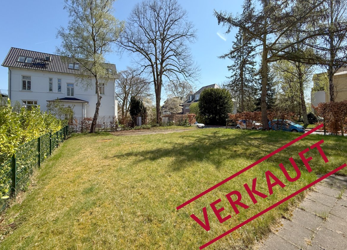 VERKAUFT: Zu Fuß ins Blankeneser Dorf: Baugrundstück mit Baugenehmigung und Rundum-Weitblick