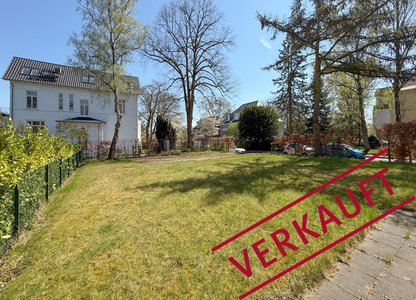 VERKAUFT: Zu Fuß ins Blankeneser Dorf: Baugrundstück mit Baugenehmigung und Rundum-Weitblick