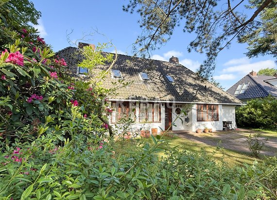 Aufstockung denkbar: Herrliches Grundstück mit großem Haus in bester Villenlage von Blankenese