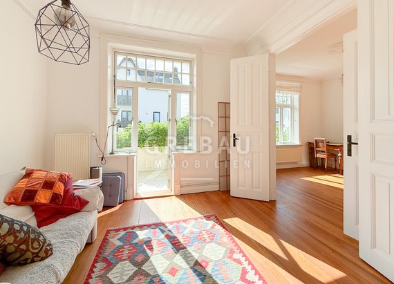 Altbau mit Stil und Charme: Zweifamilienhaus in bester Lage von Groß Flottbek