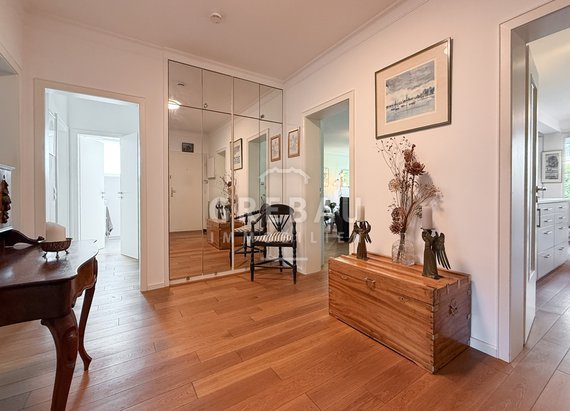 Zentrumsnah und gut geschnitten: 4-Zimmer-Erdgeschosswohnung mit Terrasse und TG-Stellplatz