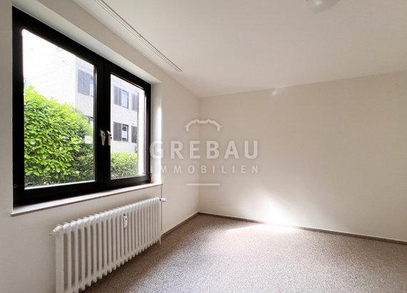 4-Zimmer-Wohnung im Erdgeschoss mit zwei Terrassen und einem PKW-Stellplatz