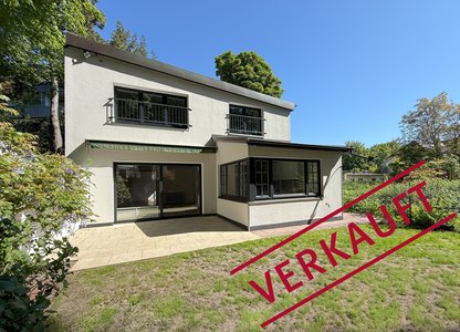 VERKAUFT: Hidden place im Zentrum: Charmante Remise mit Garten und PKW-Stellplatz in Blankenese