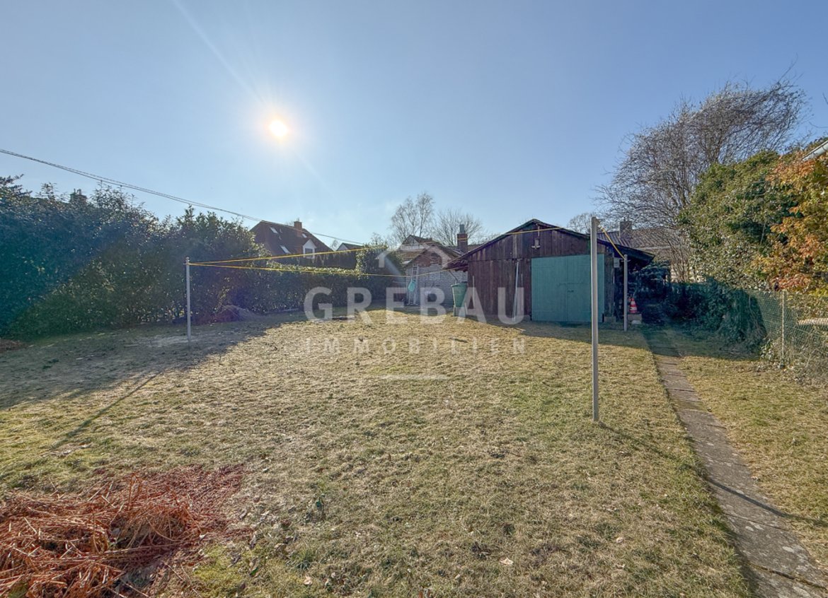 Ihr (Bau-)Platz? Einfamilienhaus auf großem Grundstück in Südwest-Lage