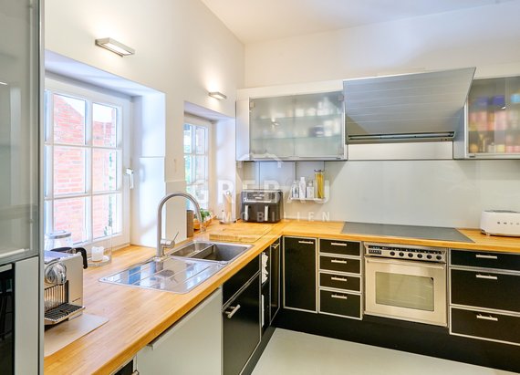 RESERVIERT: Idylle unter Reet! Modernes und top-gepflegtes Mittelreihenhaus in stadtnaher Hofanlage