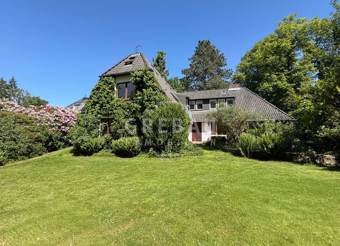 Aufstockung denkbar: Herrliches Grundstück mit großem Haus in bester Villenlage von Blankenese